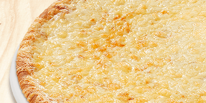 Pizza mit geschmolzenem Käse ohne weiteren Belag
