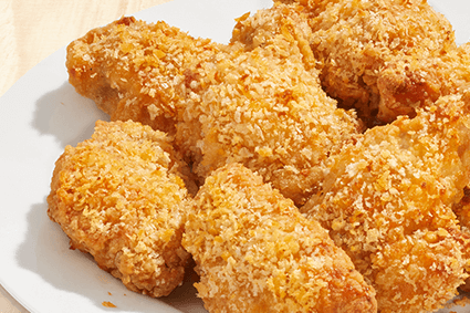 8 Crunchy Chicken Wings auf einem Teller