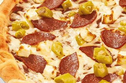 Pizza mit Sucuk (halal), milden Peperoni und Hirtenkäse.