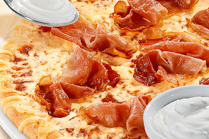 Pizza mit Bauernschinken.