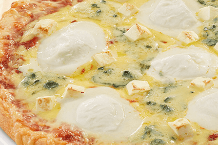 Mit Gouda, Mozzarella, Gorgonzola und Hirtenkäse. Nur mit Rand und ungeschnitten bestellbar.