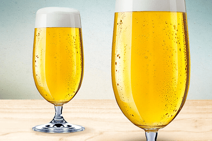 Bier vor neutralem Hintergrund